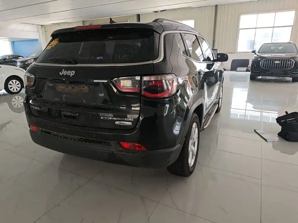 Jeep Compass 2017 — фото 7