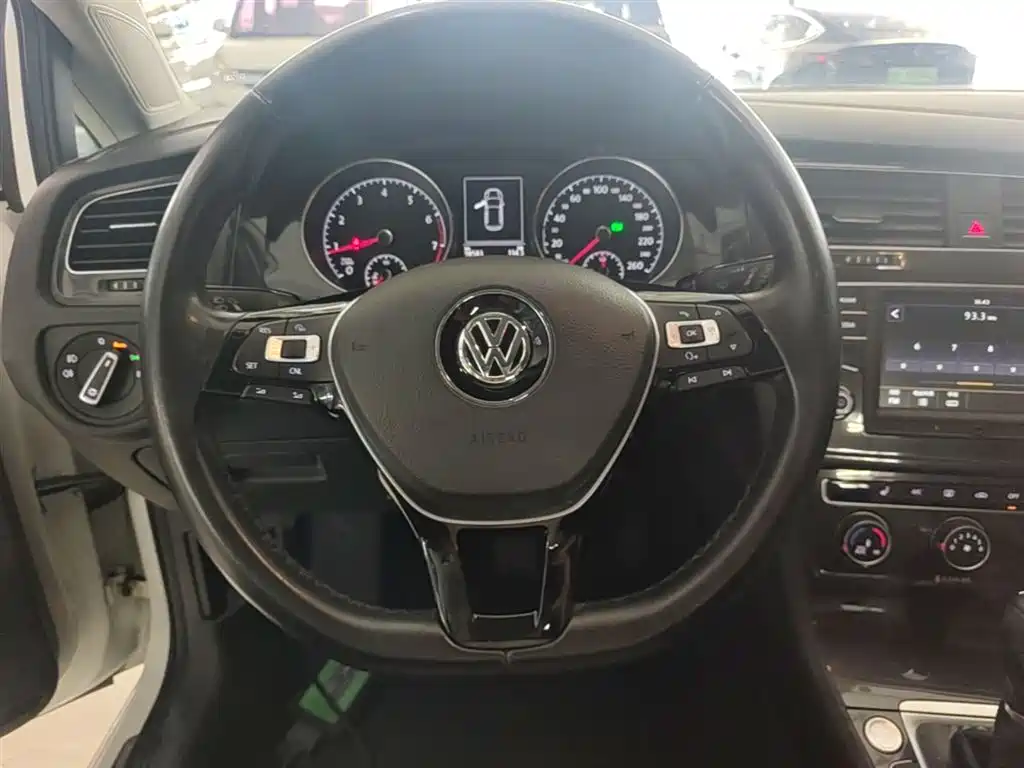 Volkswagen Golf 2017 — фото 11