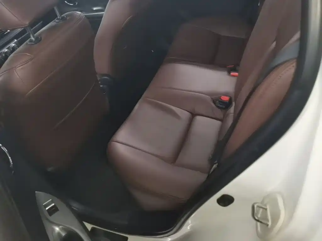 Toyota Yaris L 2015 — фото 17