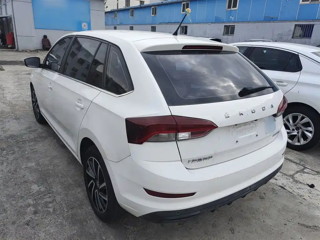 Skoda Rapid Spaceback 2020 — фото 23