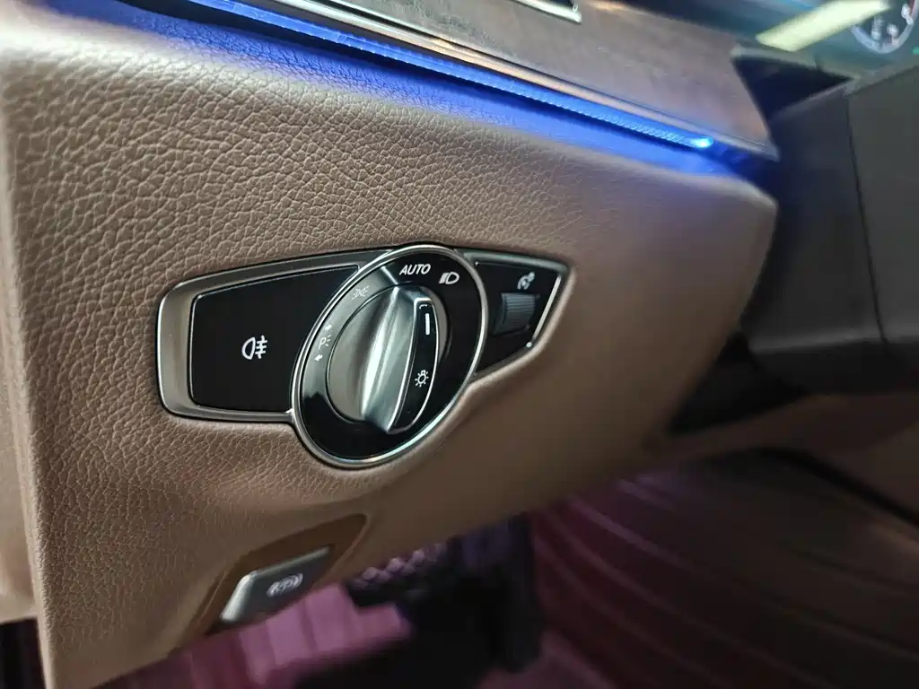 Mercedes-Benz E-Class 2017 — фото 17