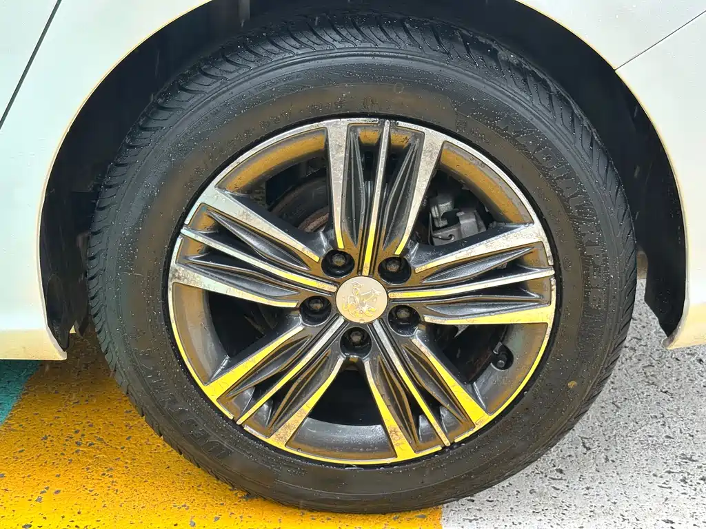 Peugeot 308 2018 — фото 11
