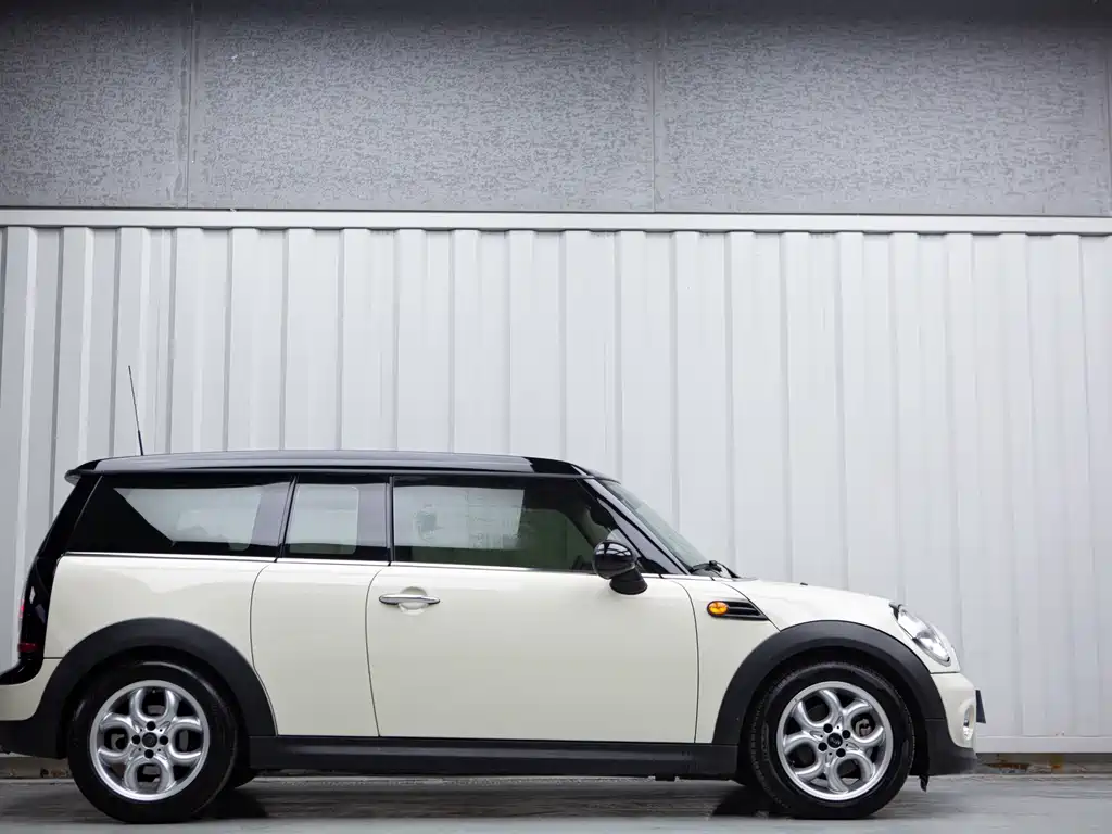 MINI Clubman 2012