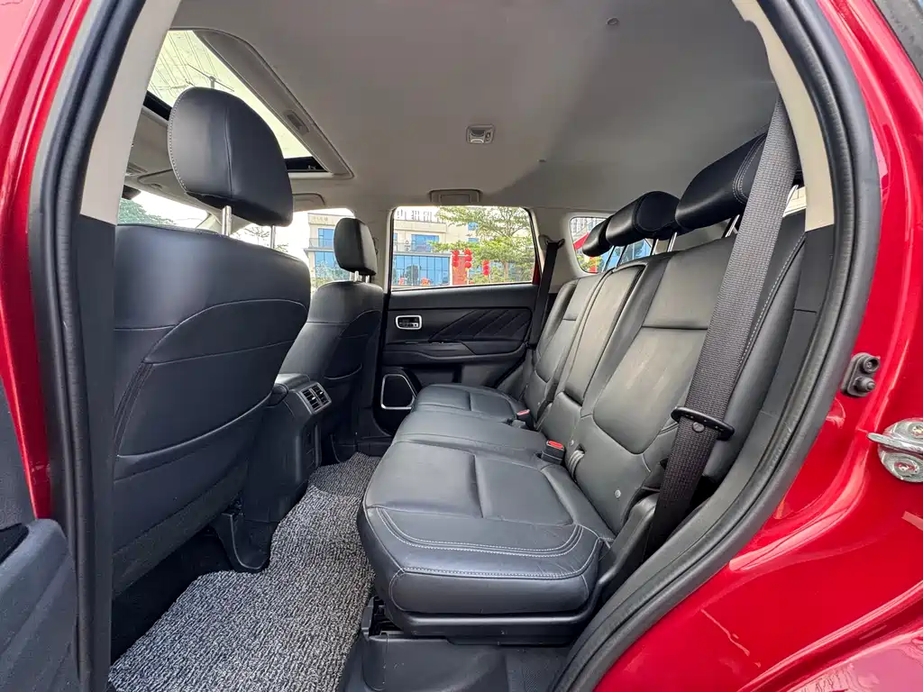 Mitsubishi Outlander 2019 — фото 12