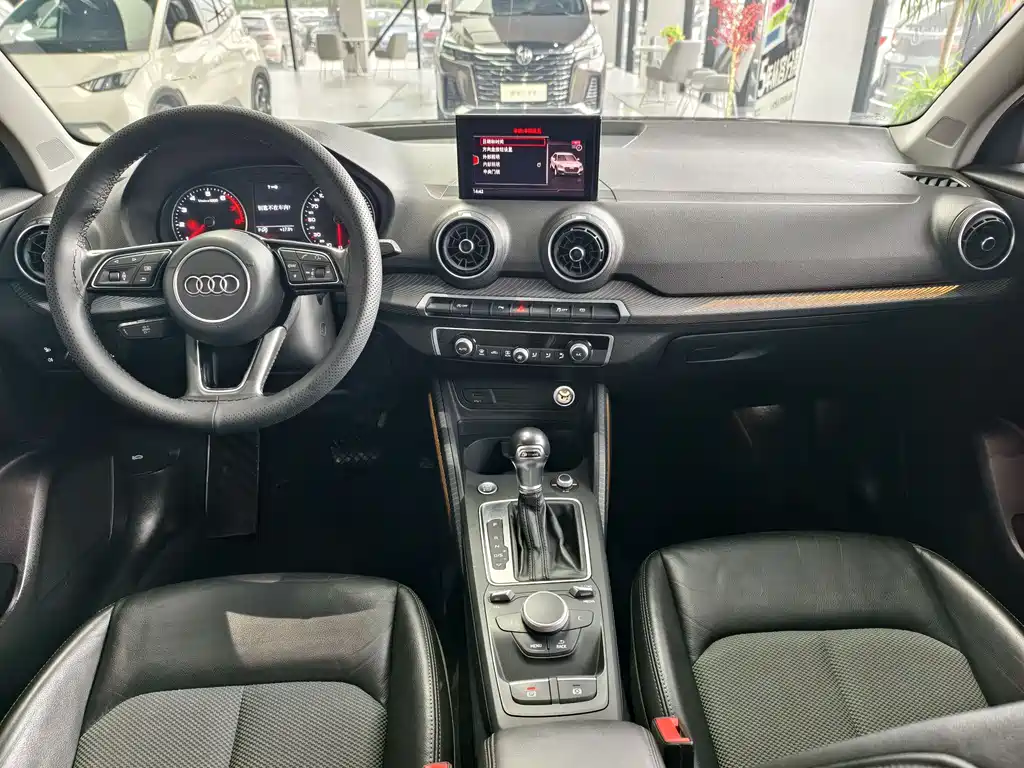 Audi Q2L 2020 — фото 10