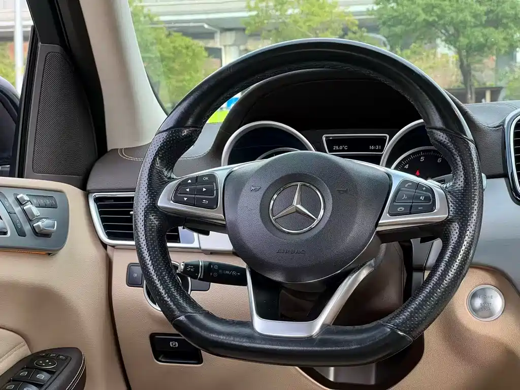 Mercedes-Benz GLE 2017 — фото 17
