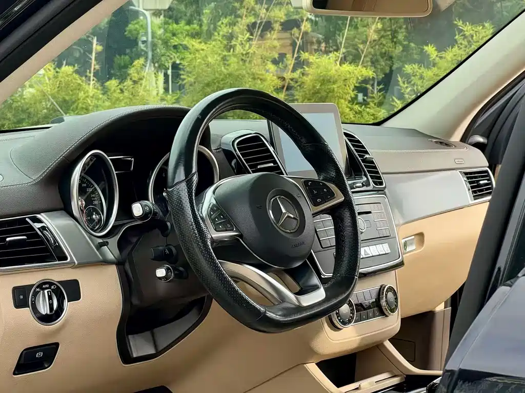 Mercedes-Benz GLE 2017 — фото 13