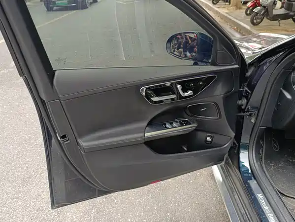 Mercedes-Benz C-Class 2024