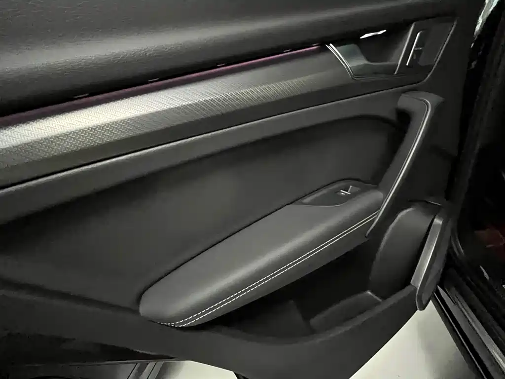 Audi Q5L 2024 — фото 21