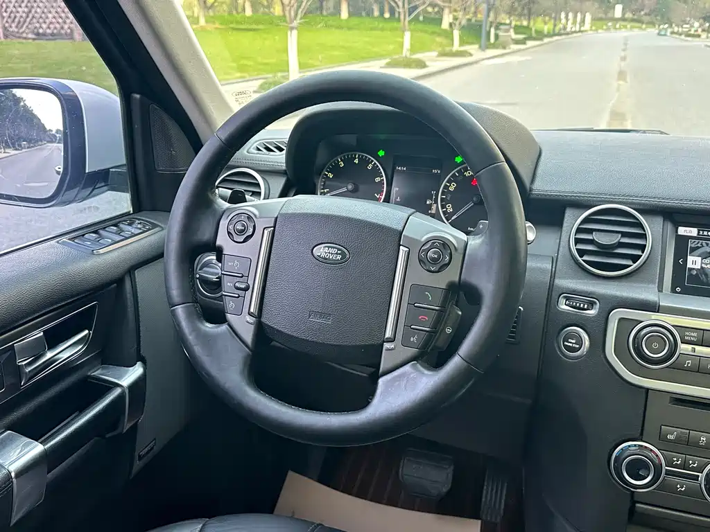 Land Rover Discovery 2017 — фото 12