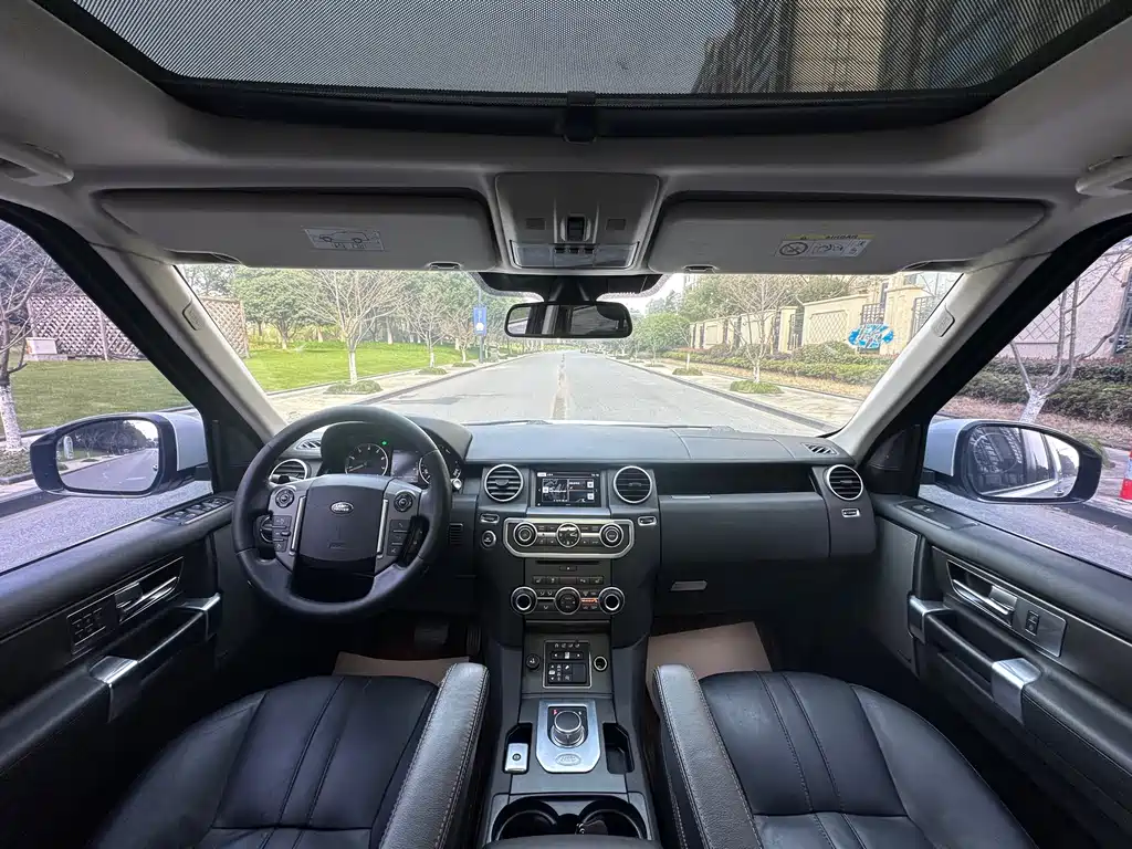 Land Rover Discovery 2017 — фото 14