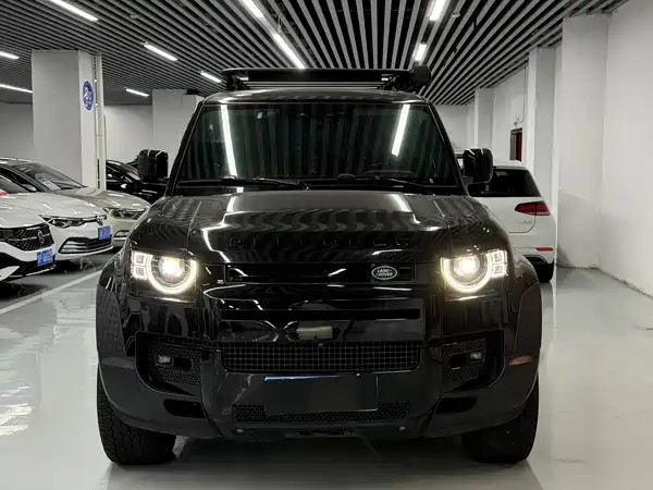 Land Rover Defender 2024