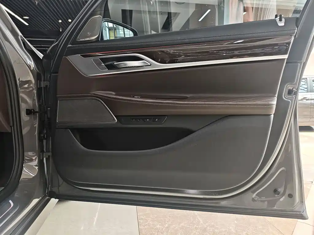 BMW 7 Series 2019 — фото 13