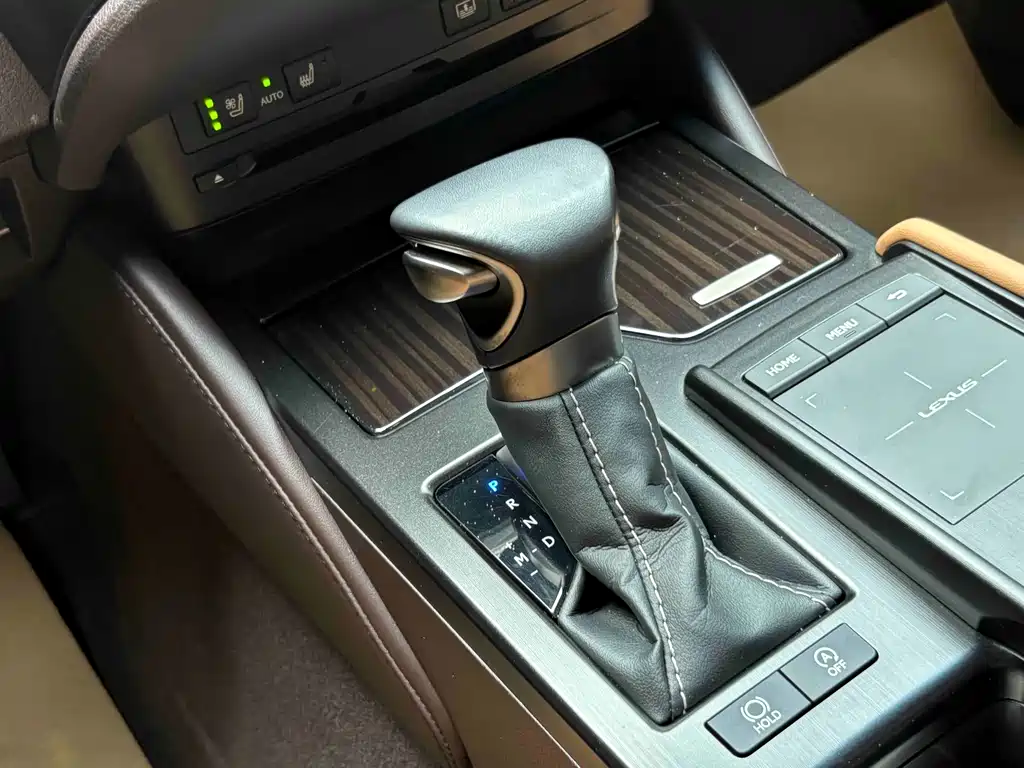 Lexus ES 2020 — фото 18
