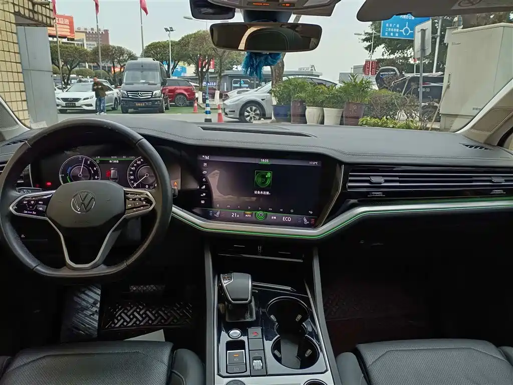 Volkswagen Touareg New Energy 2021 — фото 10