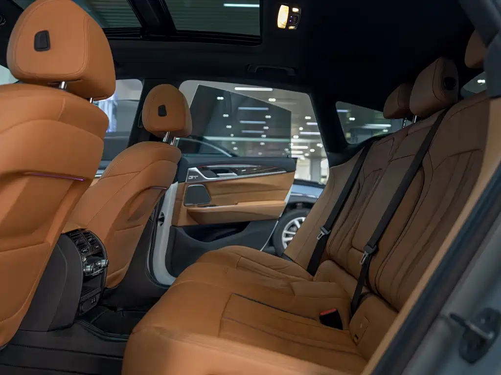 BMW 6 Series GT 2023 — фото 13