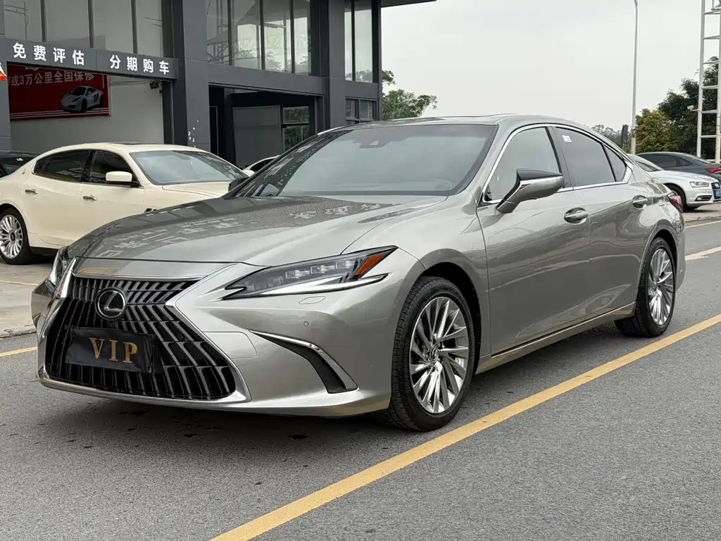 Lexus ES 2024 — фото 1