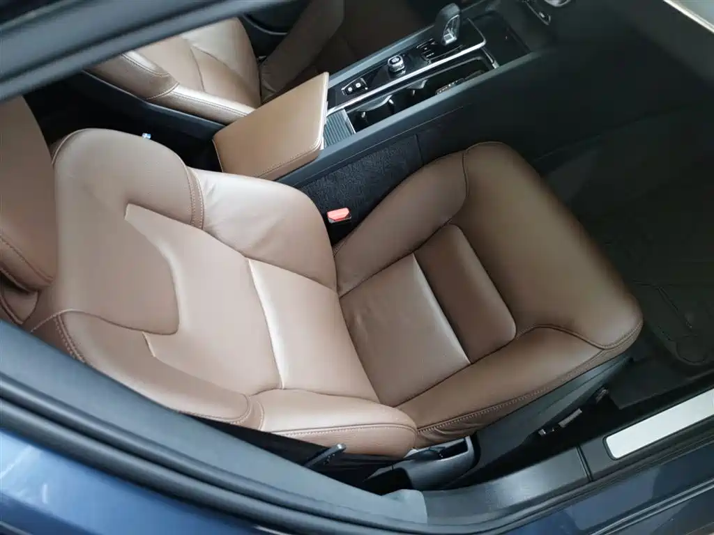 Volvo S60 2023 — фото 20