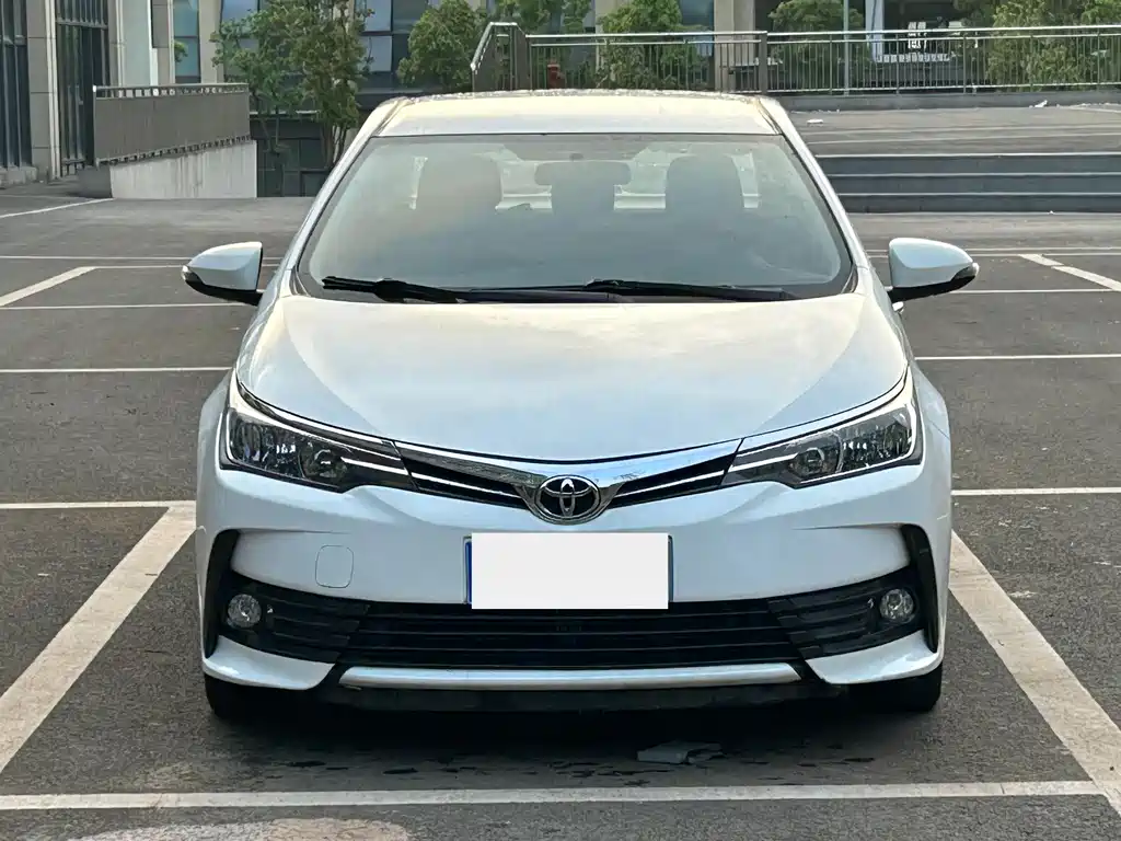 Toyota Corolla 2018 — фото 2