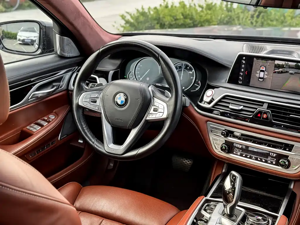 BMW 7 Series 2018 — фото 13