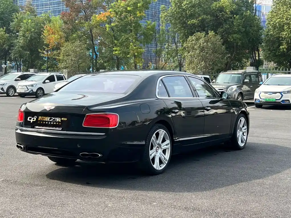 Bentley Flying Spur 2015 — фото 6