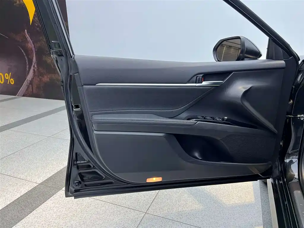Toyota Camry 2023 — фото 27