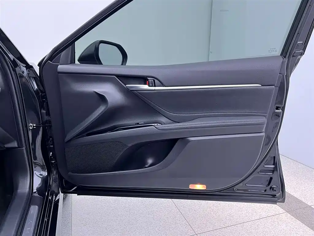 Toyota Camry 2023 — фото 26