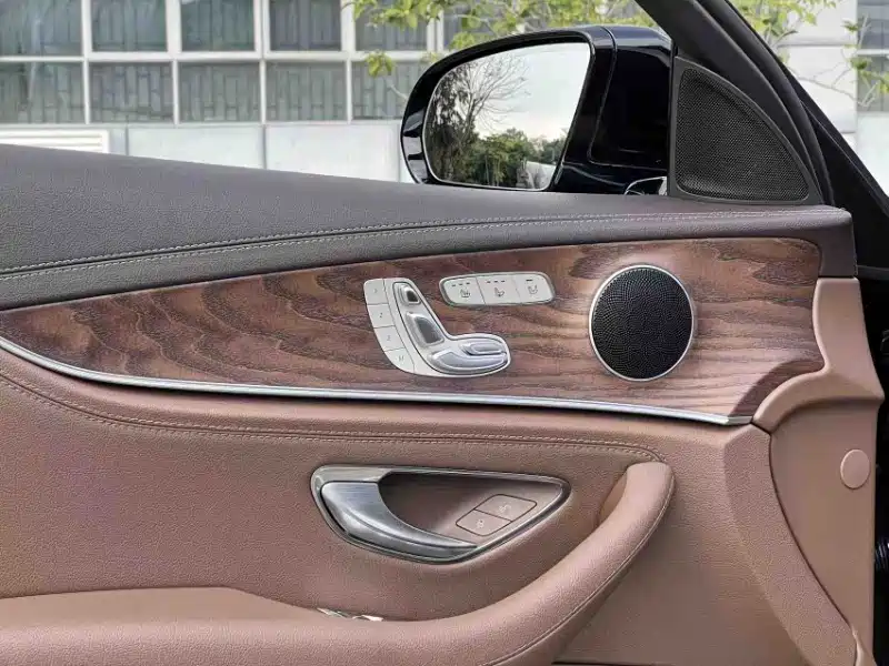 Mercedes-Benz E-Class 2024 — фото 11