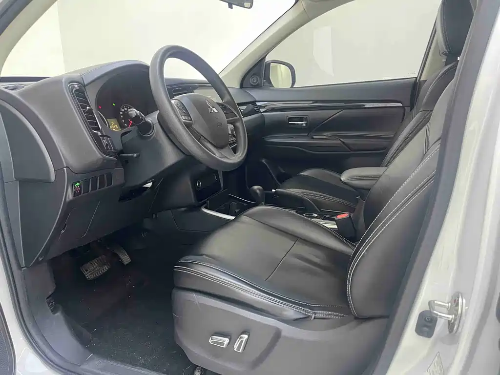 Mitsubishi Outlander 2021