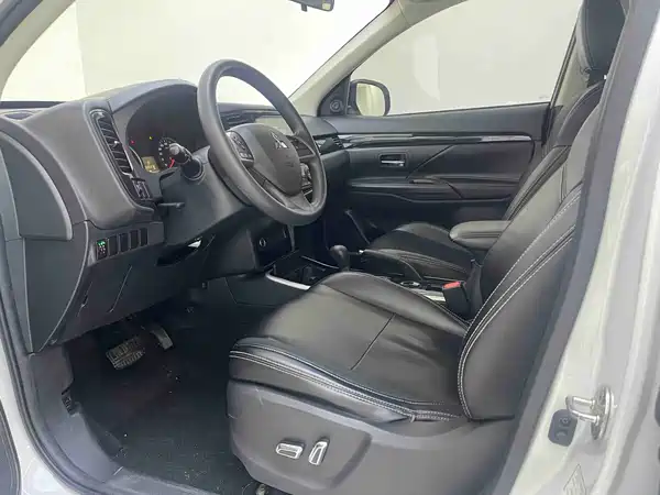Mitsubishi Outlander 2021