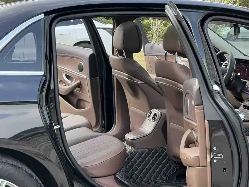 Mercedes-Benz E-Class 2024 — фото 10