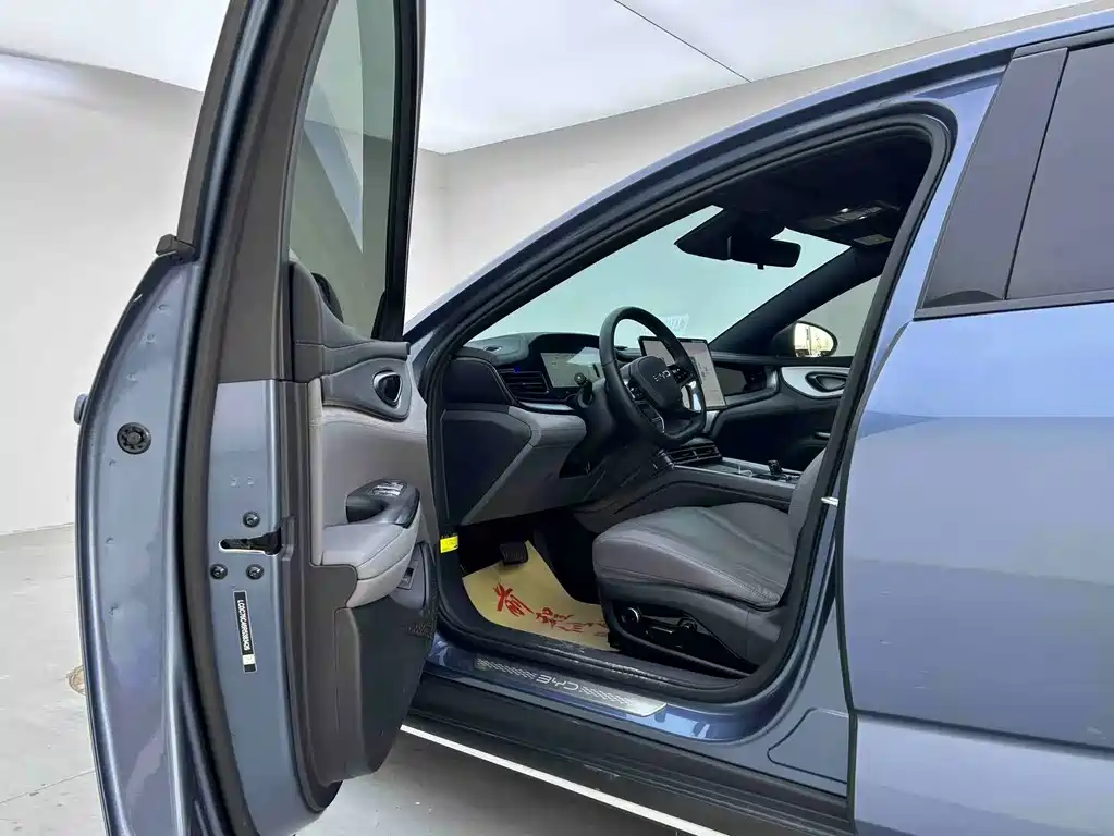 BYD Seal 07 DM-i 2025 — фото 3