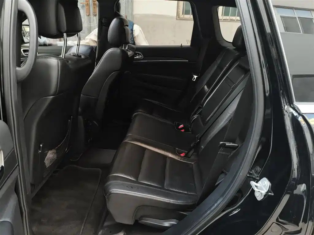 Jeep Grand Cherokee 2019 — фото 15