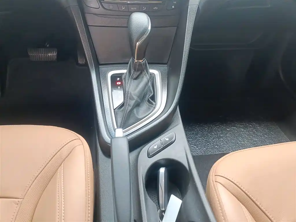 Buick Excelle 2018 — фото 10