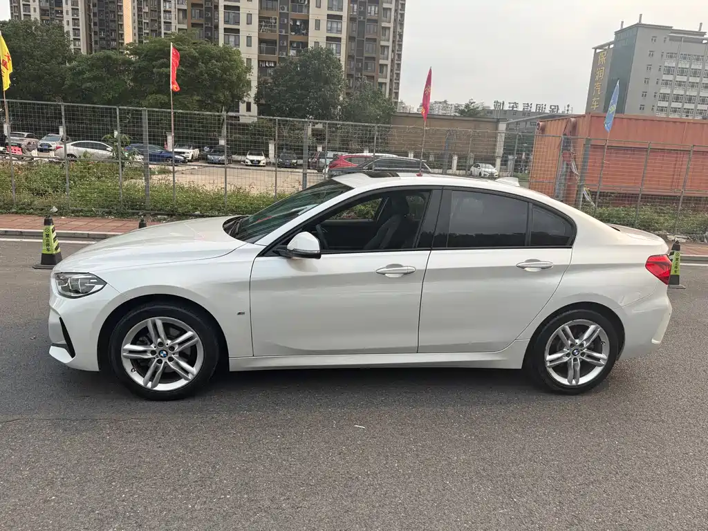BMW 1 Series 2019 — фото 14