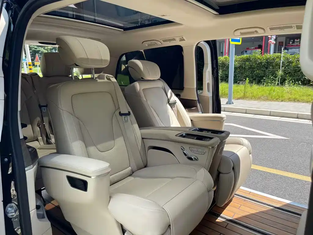 Mercedes-Benz V-Class 2022 — фото 13