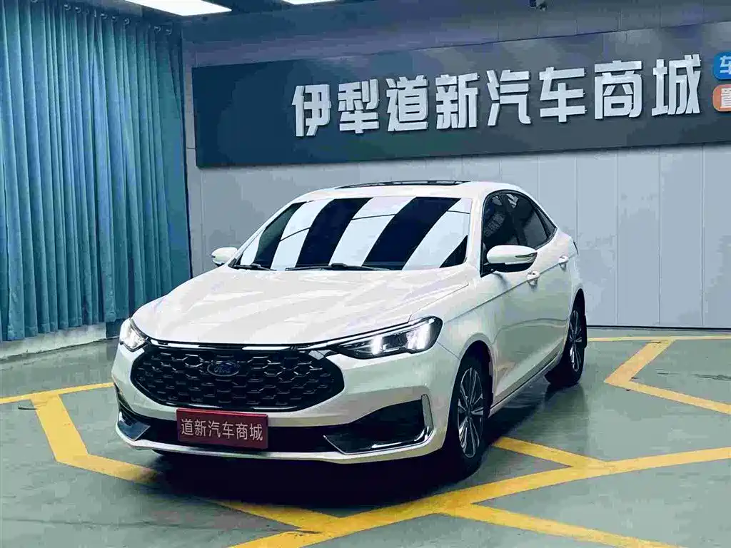 Ford Escort 2022 — фото 1