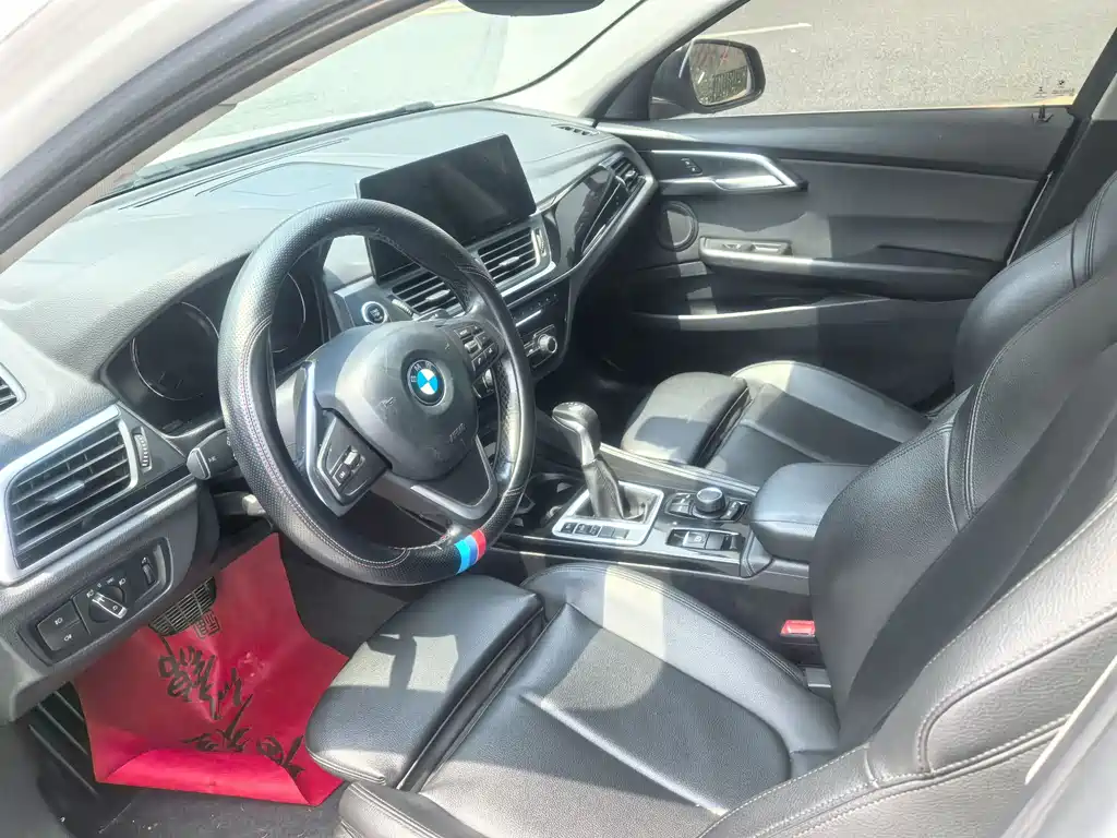 BMW 1 Series 2017 — фото 13