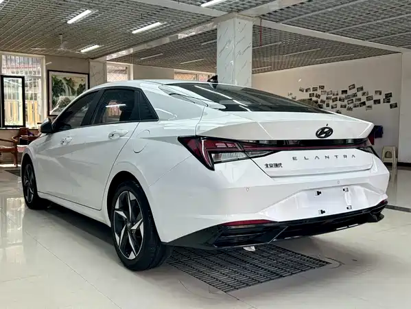 Hyundai Elantra 2022
