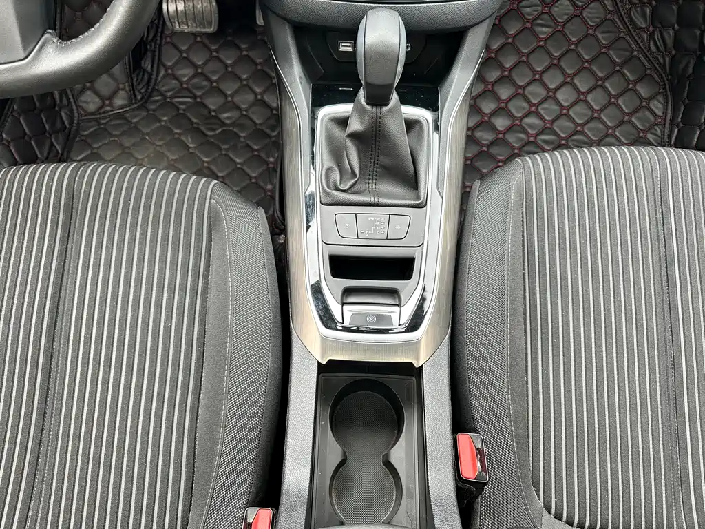 Peugeot 408 2018 — фото 14