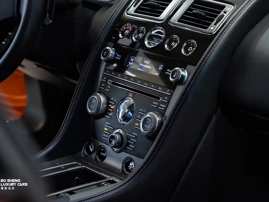 Aston Martin Virage 2016 — фото 24
