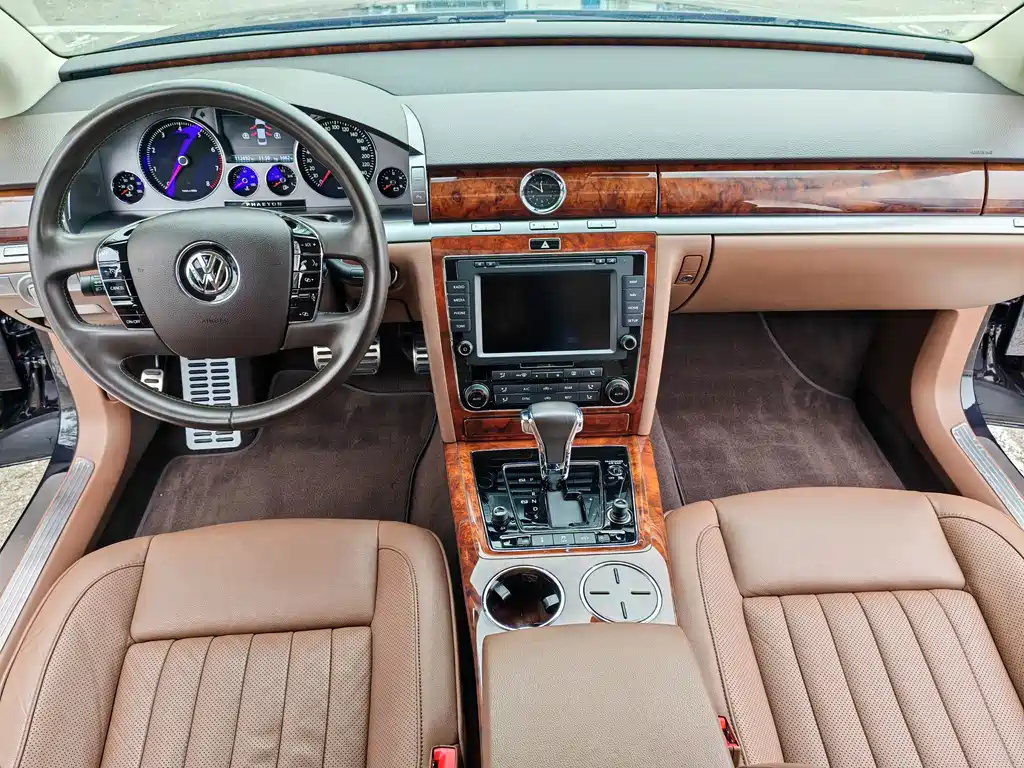 Volkswagen Phaeton 2016 — фото 10