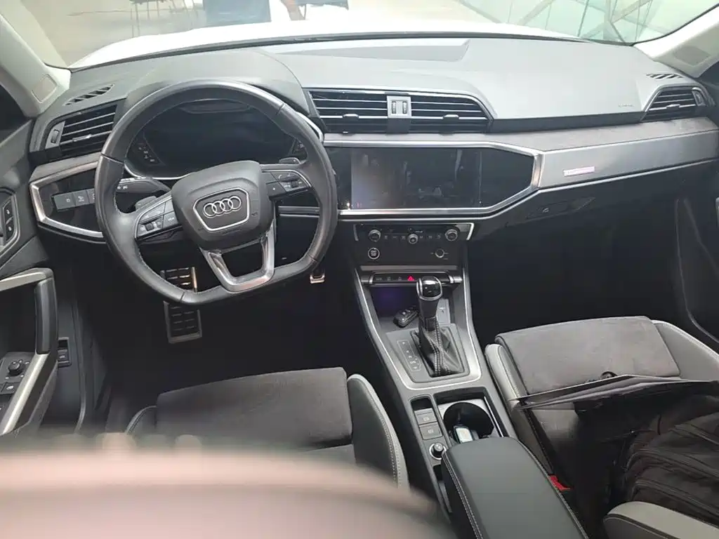 Audi Q3 2023 — фото 16