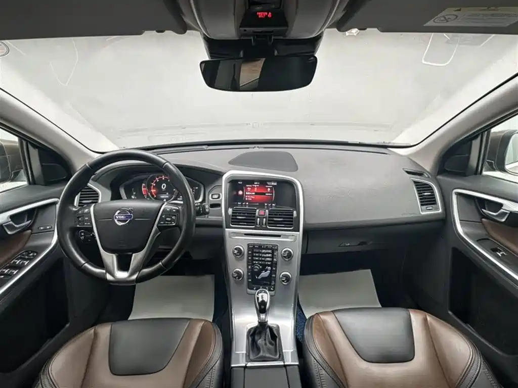 Volvo XC60 2018 — фото 14