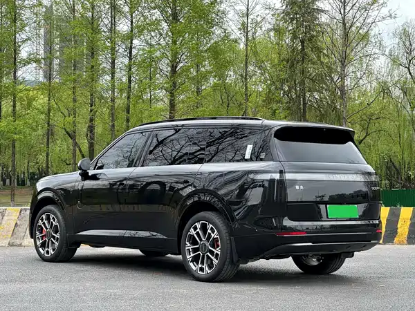 Lynk & Co 900 2025