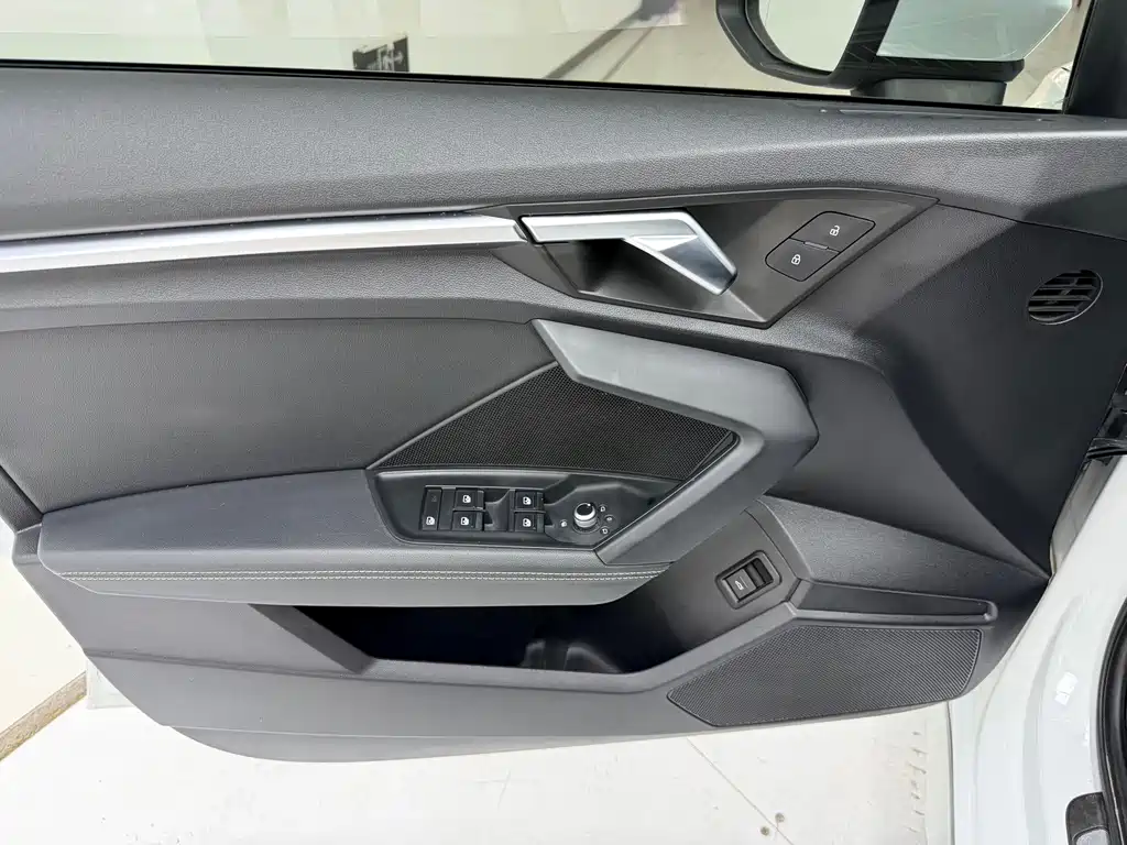 Audi A3 2022 — фото 11