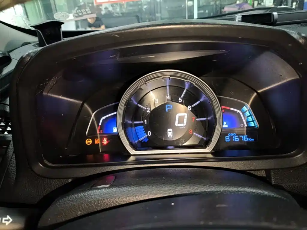 Luxgen You6 SUV 2018 — фото 12
