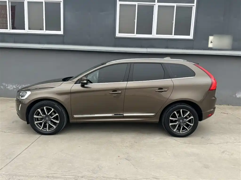 Volvo XC60 2018 — фото 25