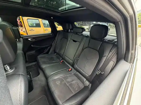 Porsche Macan 2021
