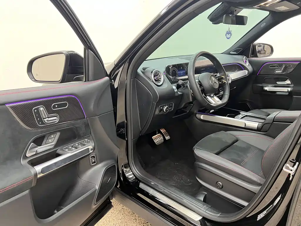 Mercedes-Benz GLB AMG 2025 — фото 11